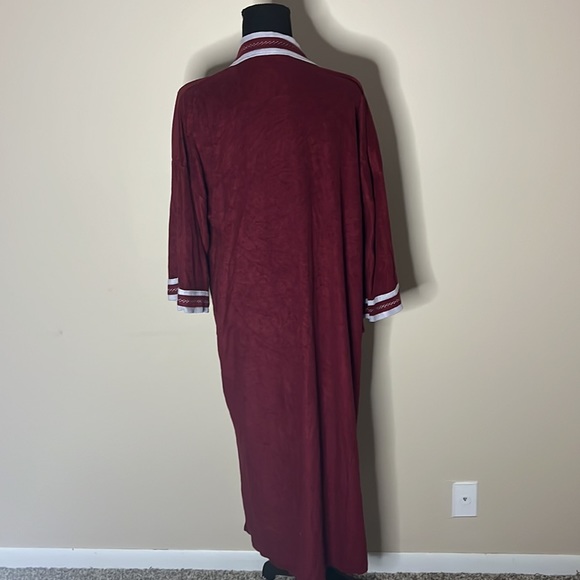 One size burgundy robe - Picture 2 of 2